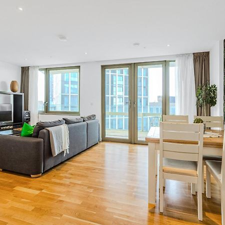 New Listing! 2Br With Balcony In Stratford, 3Min Dlr Lägenhet London Exteriör bild