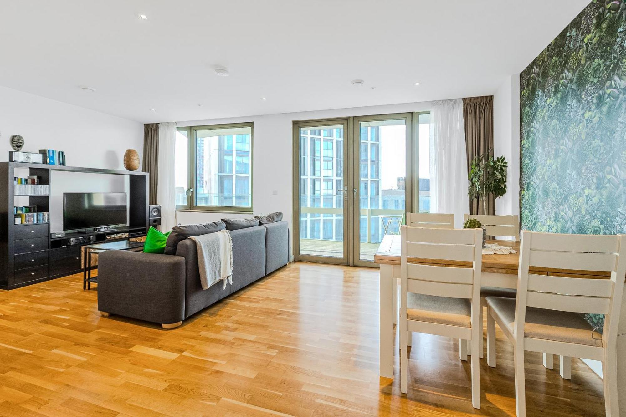 New Listing! 2Br With Balcony In Stratford, 3Min Dlr Lägenhet London Exteriör bild