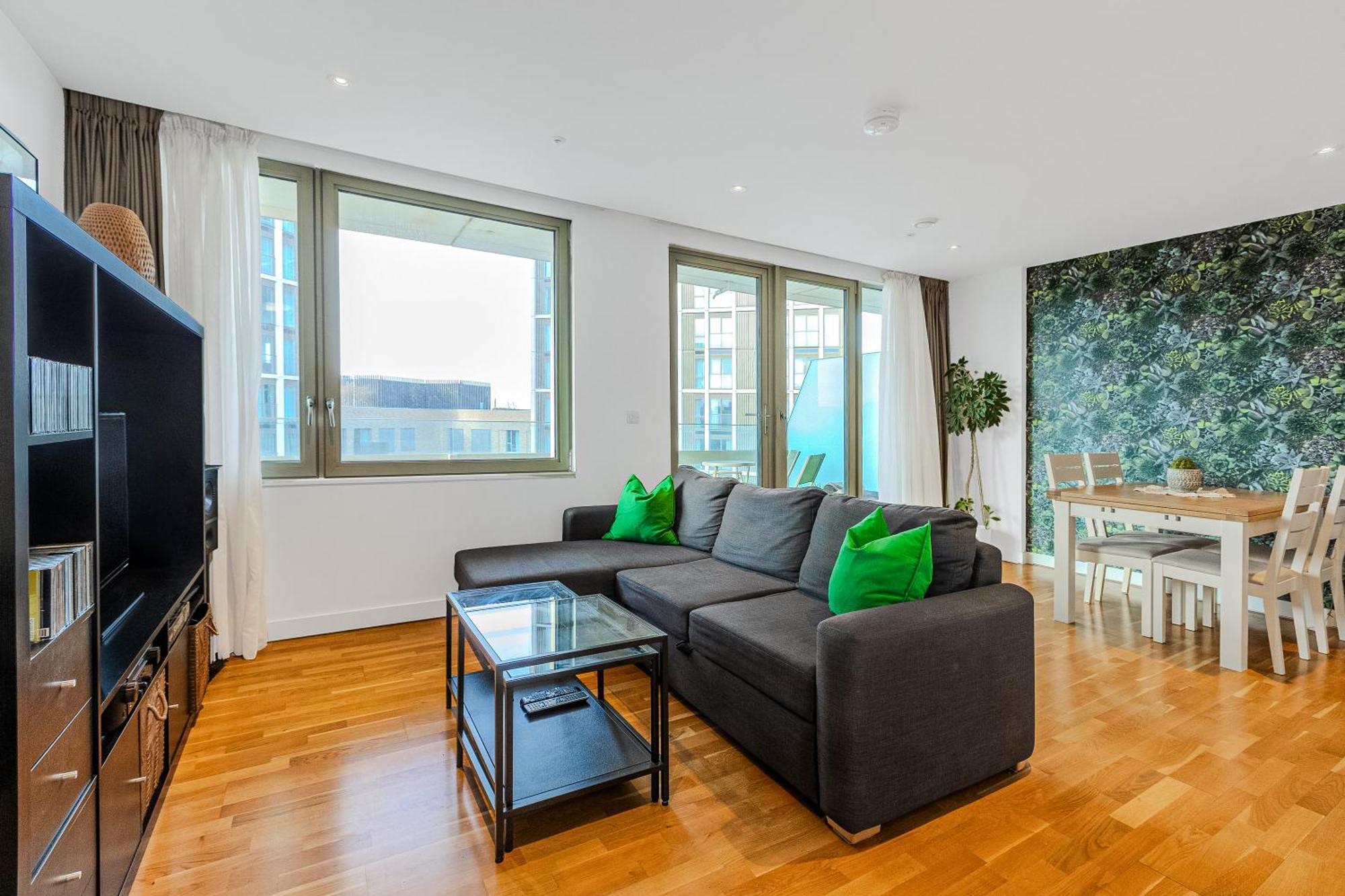 New Listing! 2Br With Balcony In Stratford, 3Min Dlr Lägenhet London Exteriör bild