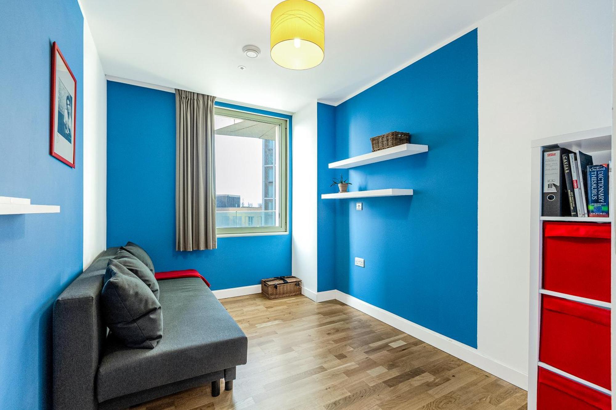 New Listing! 2Br With Balcony In Stratford, 3Min Dlr Lägenhet London Exteriör bild